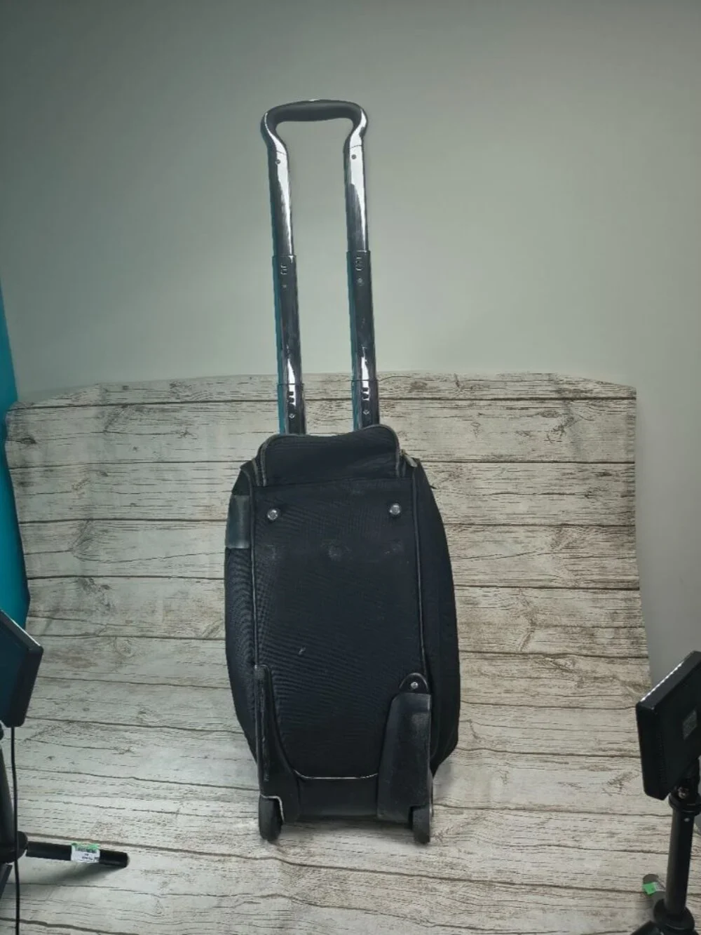 Tumi Roller Duffel Travel Bag Carry On Suitcase